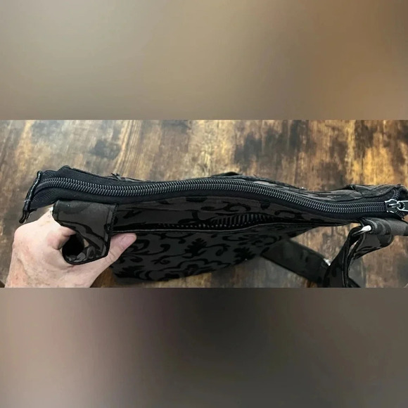 Thirty One | ladies crossbody handbag. - Picture 15 of 16